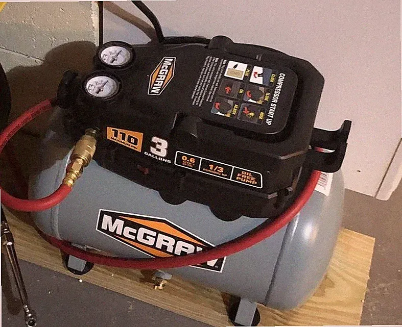 Compressor 3 Gallon 1/3 HP 110 PSI Oil-Free Hot Dog Air Compressor